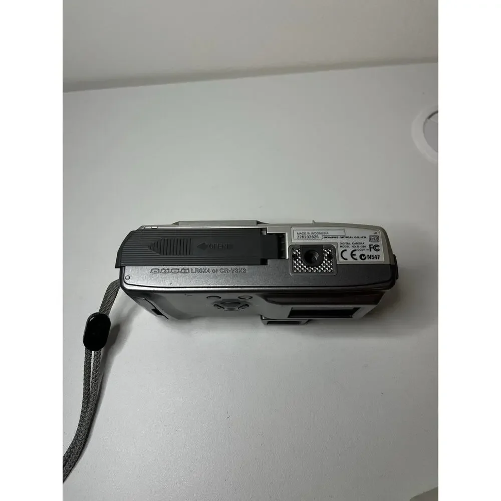 Vintage Olympus Camedia D-380 2.0MP Digital Camera 2002 Y2K Retro W Case Charger